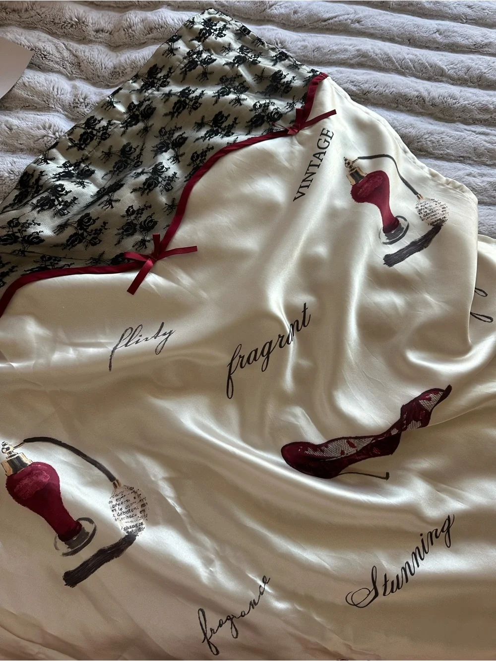 Avanti Cream and Burgundy Couture Shower Curtain